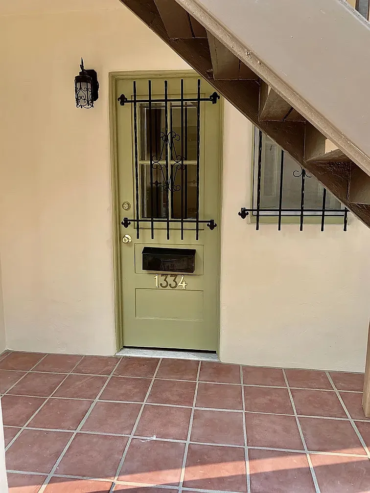 Studio, 400 sqft, $1,750 — Photo 2