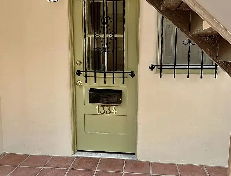 1334 N Laurel Ave — Photo 2