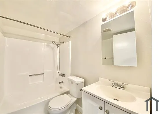 11308 S Figueroa St #E — Photo 1