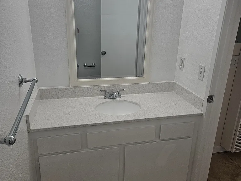 14616 Eastwood Ave #7 — Photo 4
