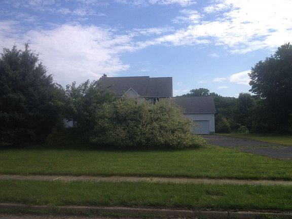 3rd image of 252 Ashley Dr