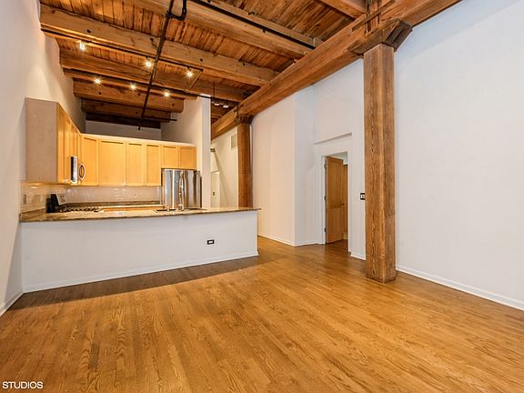 5th image of 525 W Superior St APT 523