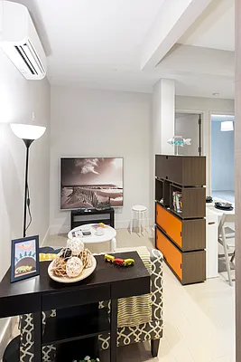 Rented by Perry Associates NYC Inc | media 32