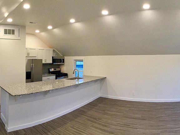 3rd image of 1379 W 54th St #Up