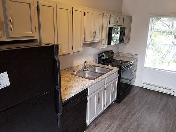 2nd image of 433 E Maxwell St APT 1C