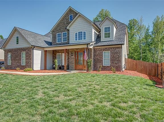 2nd image of 224 Woodbriar Trl