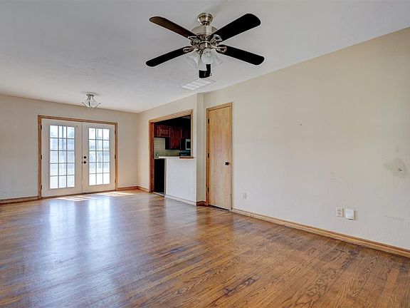 5th image of 705 E Bouse Dr