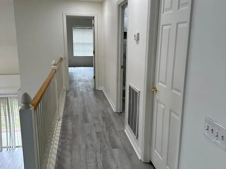3303 Covered Bridge Dr E — Photo 21