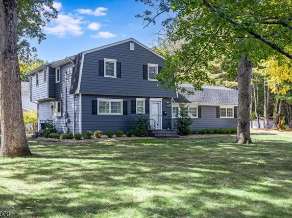 60 E Sherbrooke Pkwy, Livingston Twp., NJ 07039