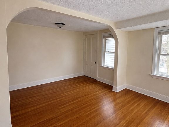 2nd image of 60 Harlem St Unit 5