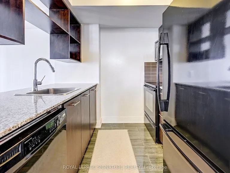 125 Village Green Sq #3807 — Photo 7