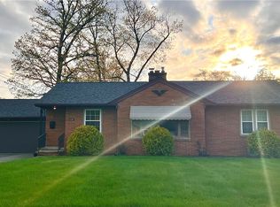 1131 S Guarnieri Dr NE, Warren, OH 44483