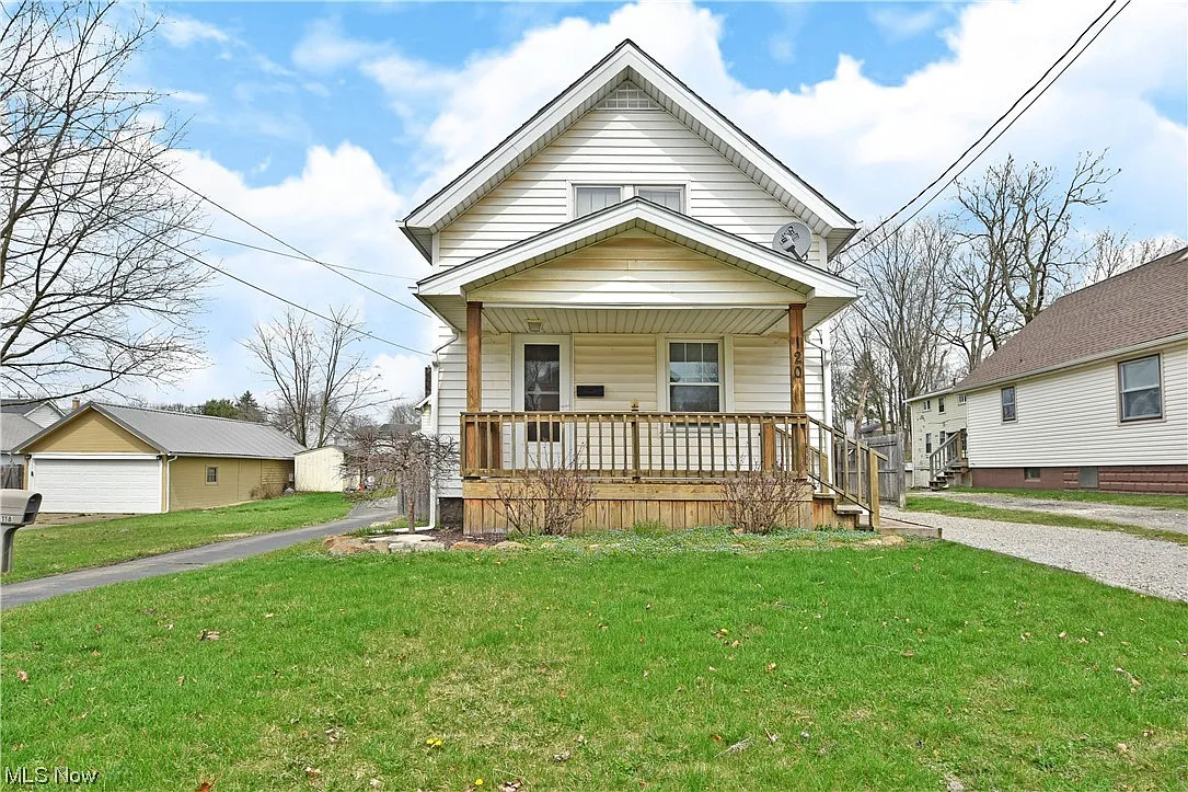 120 Townsend Ave photo 1