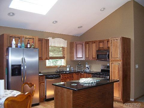 5th image of 49 Midwood Ave