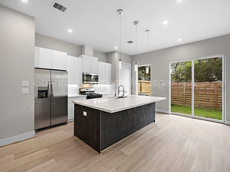 24 Bucan St #B — Photo 1