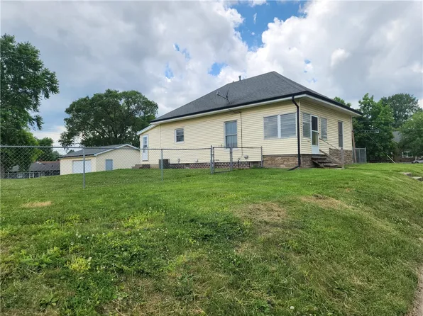 16 Nicklas Ave, Danville, IL 61832