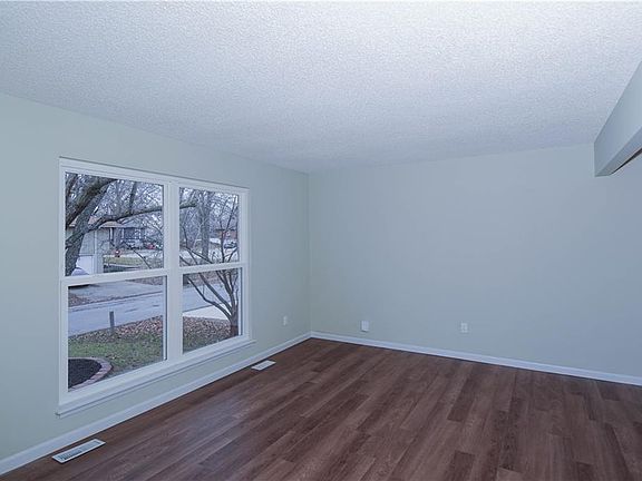4th image of 2709 SE 4th St