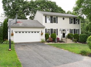 25 Gilcrest Dr, West Warwick, RI 02893