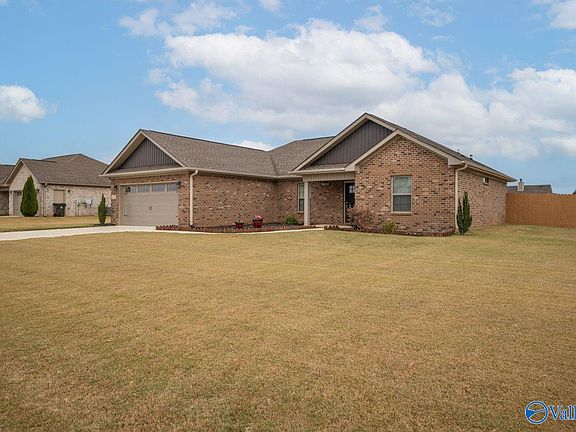 3rd image of 111 Stillwood Dr