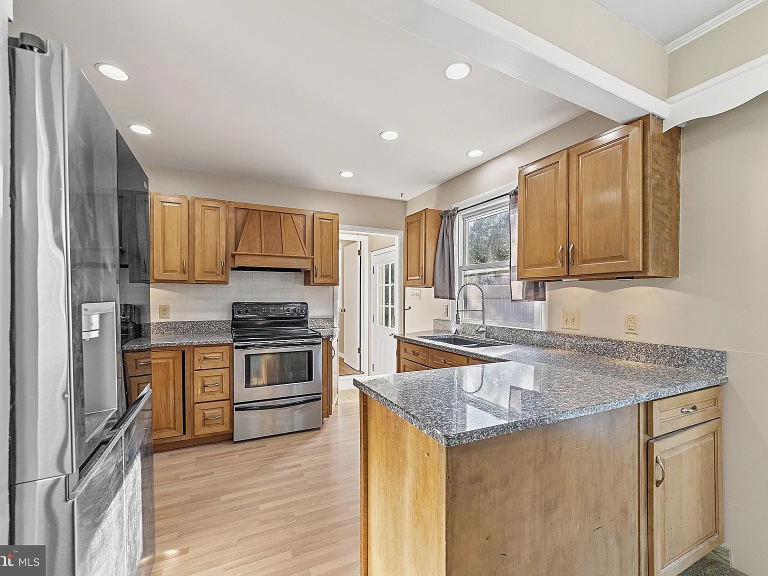 4 bed, 1.5 bath, 1553 sqft, $3,250 — Photo 4