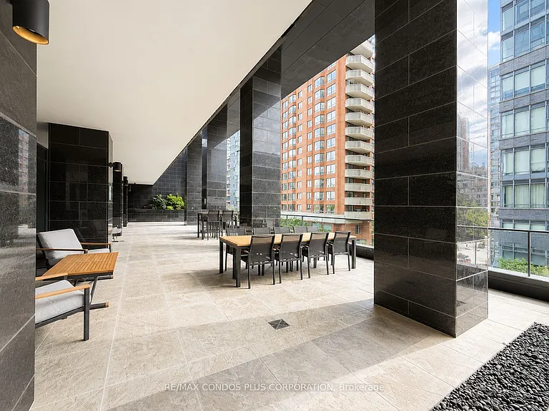 181 Dundas St E #2215 — Photo 27