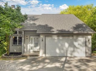 601 Johnson Dr, Lake Orion, MI