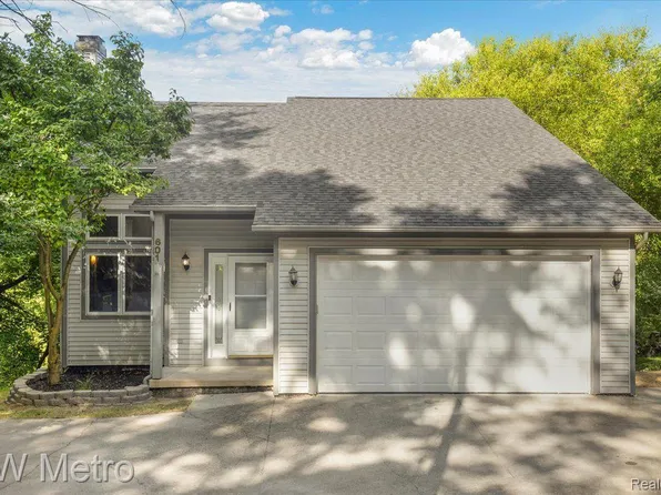 601 Johnson Dr, Lake Orion, MI 48362