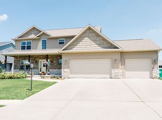 813 Agnes St, Washington, IL 61571