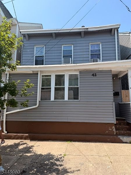 2nd image of 42 N York St