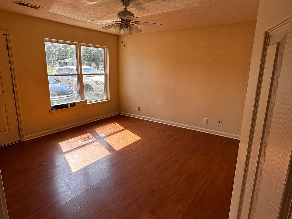 1st image of 208 Dalton St #206-B