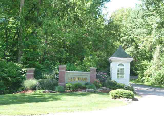 1st image of 34 Lakewood Dr
