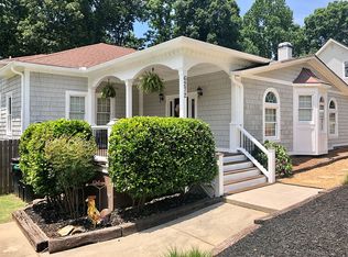 6272 Lakeview Dr, Buford, GA 30518