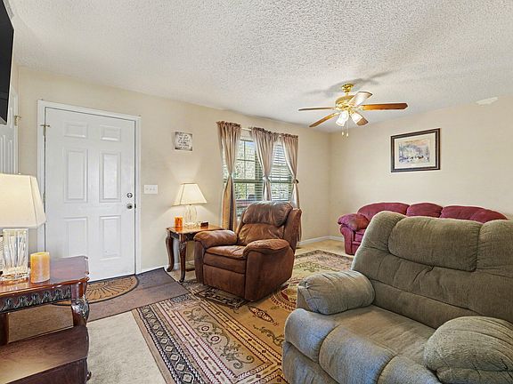 3rd image of 15401 Dunn Rd