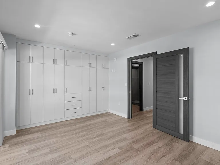 10032 Commerce Ave #4 — Photo 25