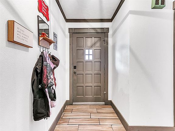4th image of 608 Neal Cir
