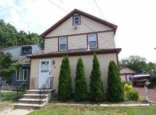 5 E 8th St, Huntington Station, NY 11746