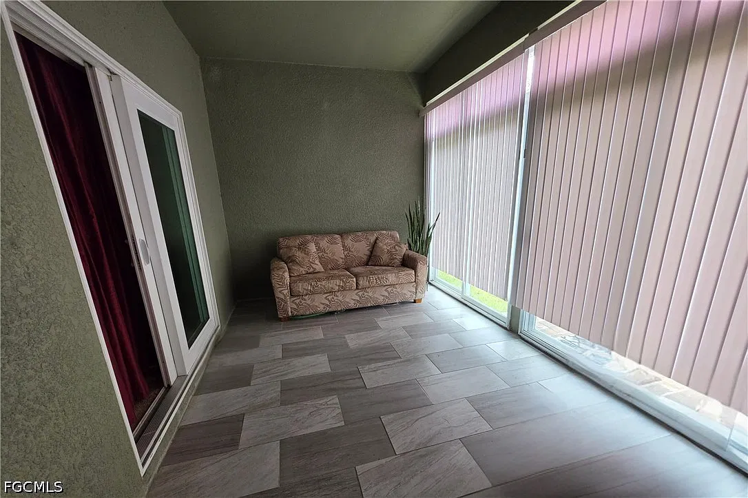 4 bed, 2.0 bath, 2026 sqft, $2,500 — Photo 3