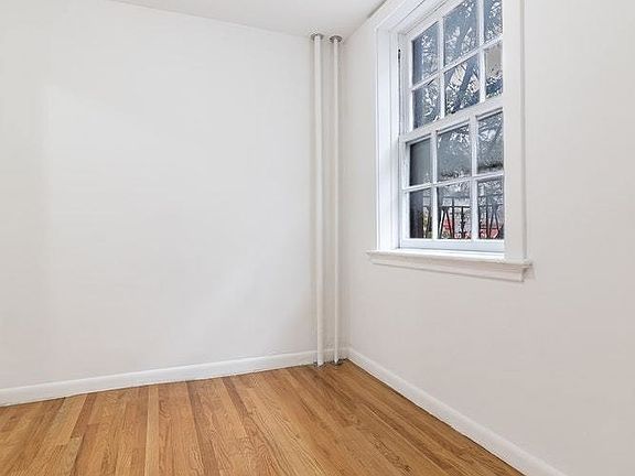 3rd image of 77 Christopher St #2