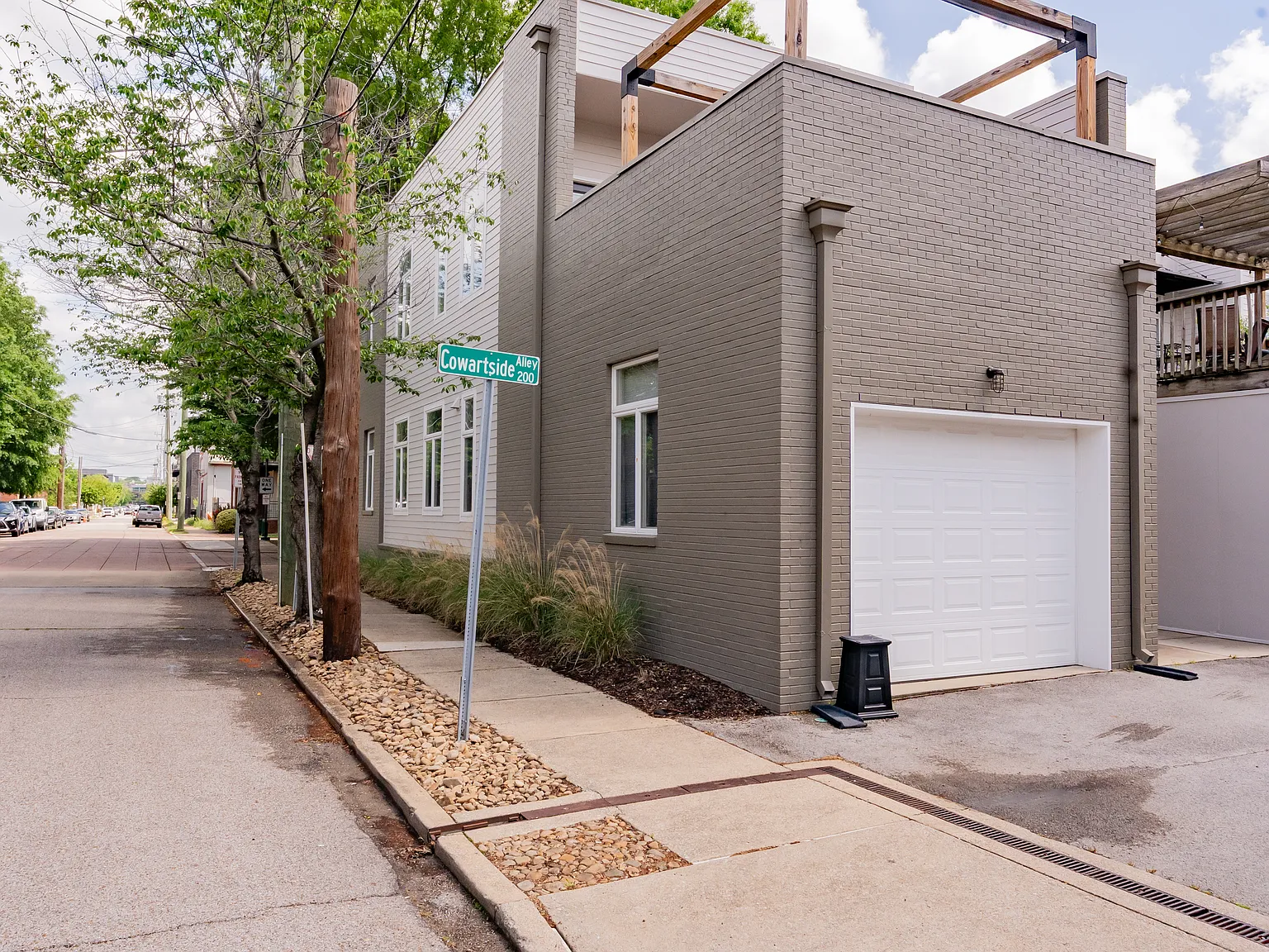 2 bed, 1.5 bath, 1450 sqft, $2,700 — Photo 4