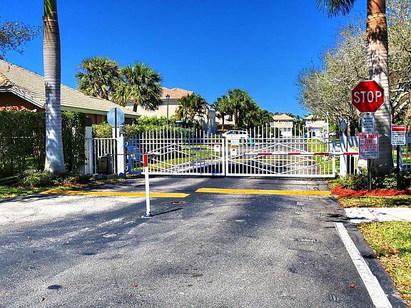 3rd image of 118 Citrus Park Cir