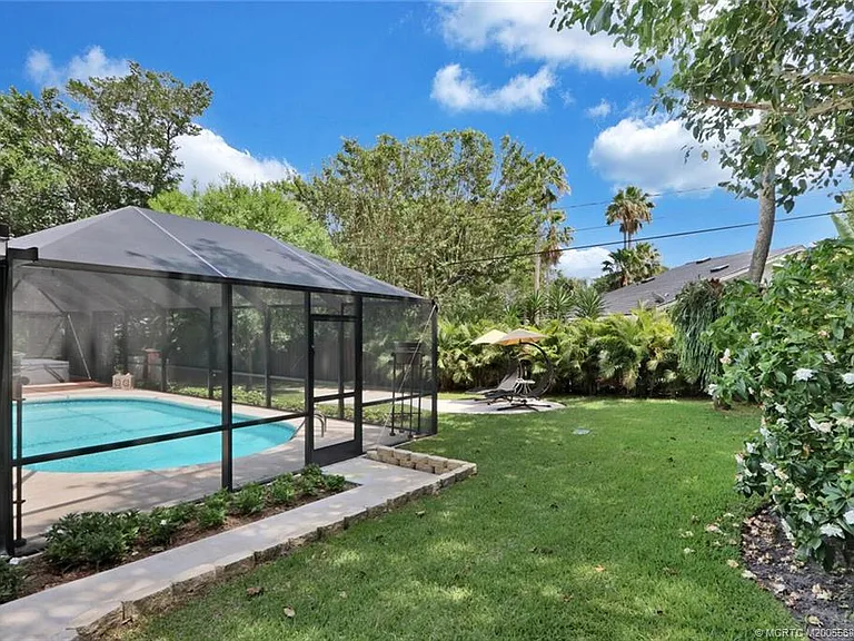 21 Emarita Way — Photo 33