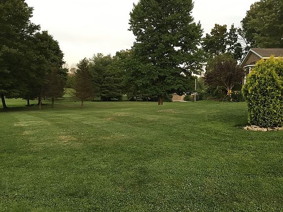 Sets on 4 acres