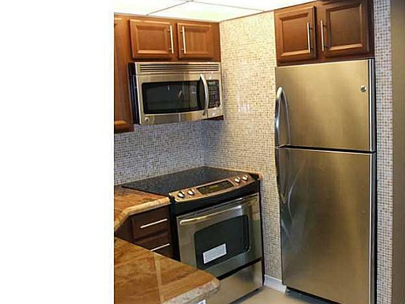 2nd image of 2900 NE 30th St APT 5B