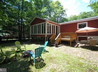 6141 Chickasa Dr, Pocono Lake, PA 18347