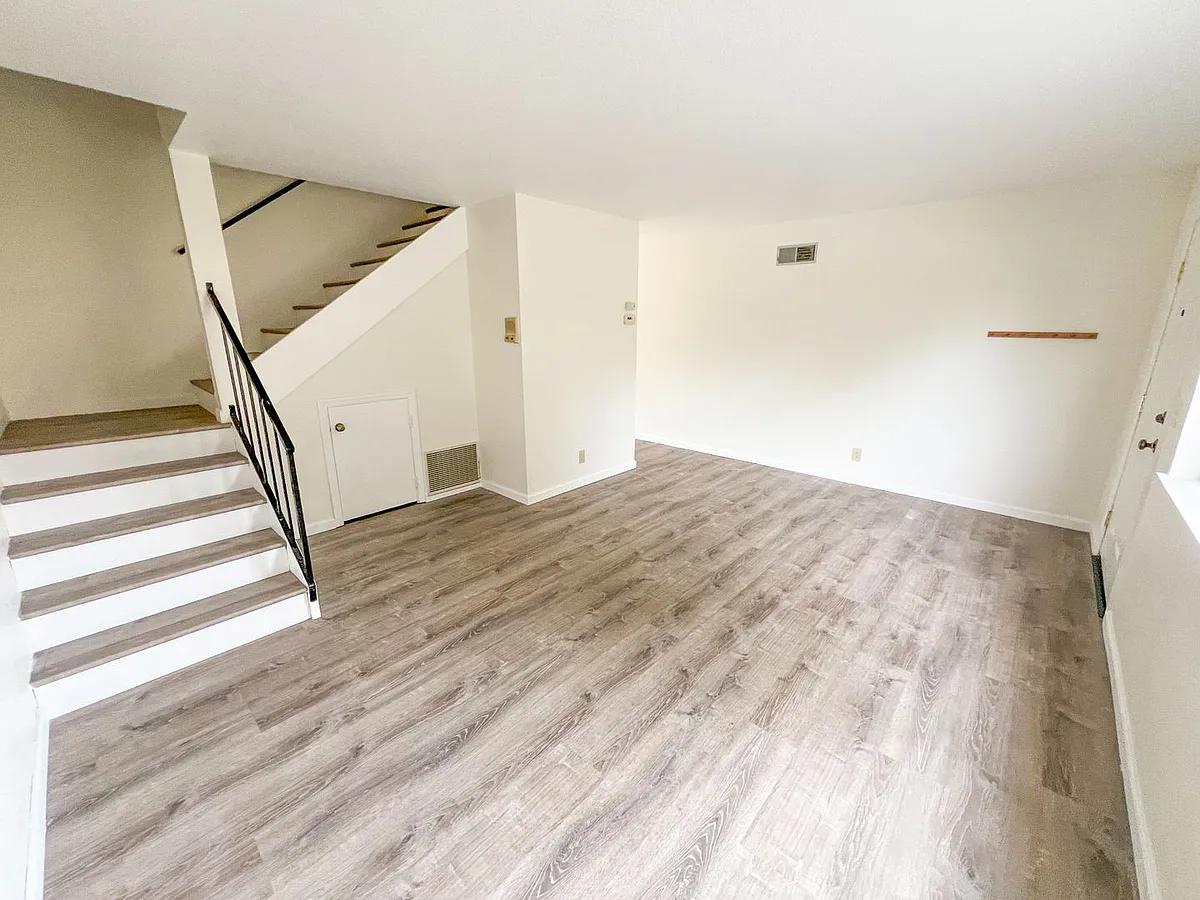 Building Photo - 1458 W Latimer Ave