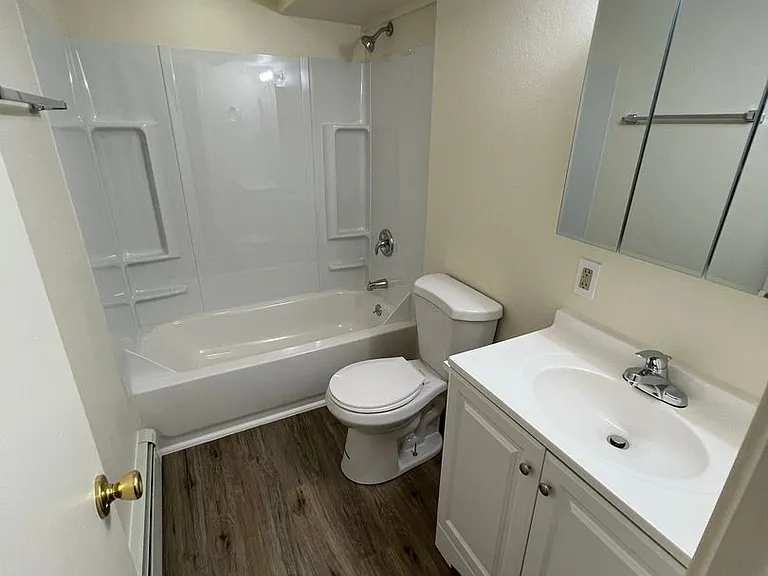 2403 Eureka St — Photo 6