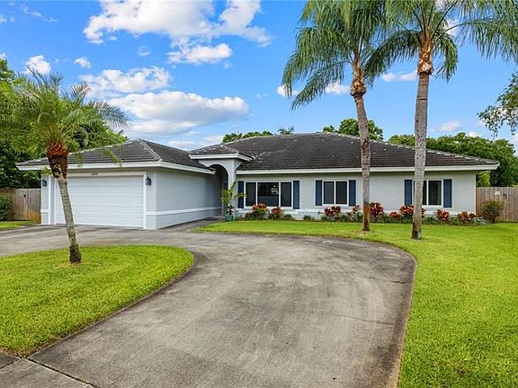 3rd image of 1401 SW 52nd Way