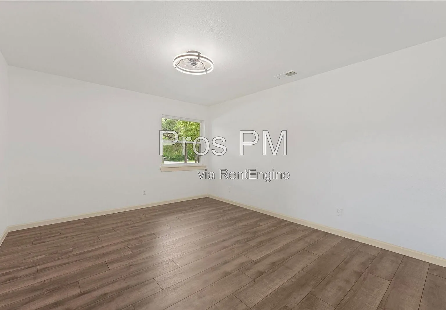 4 bed, 2.0 bath, 2020 sqft, $2,500 — Photo 4