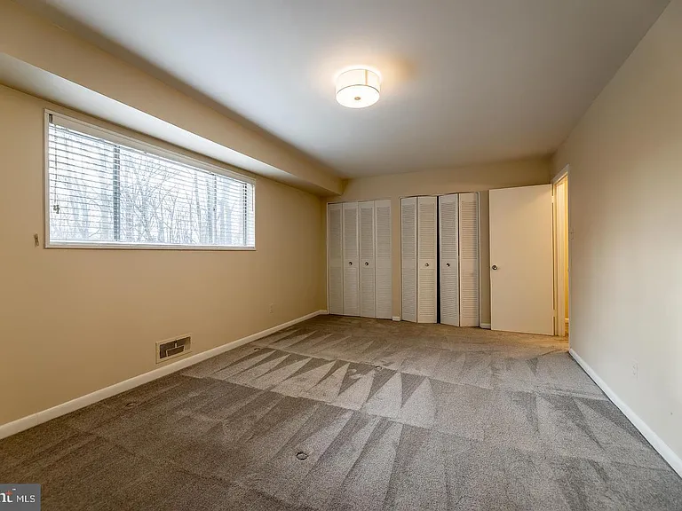 10648 Montrose Ave #102 — Photo 10