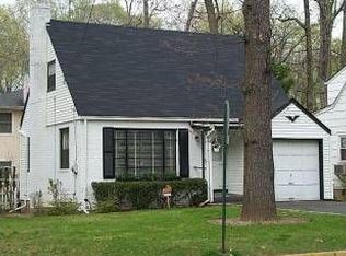 247 Steamboat Rd, Great Neck, NY 11024